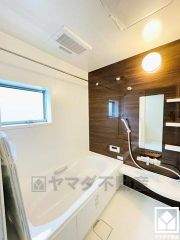 小窓が付いているので、こもりがちな湿気もすぐ取り除くことができます