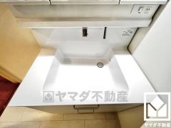 収納付き洗面台の為スッキリお使い頂けます。