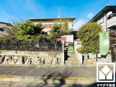 お庭付きなので、家庭菜園などを楽しんでいただけます。