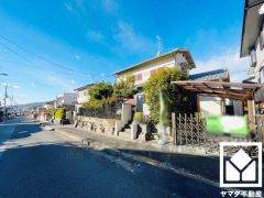 スーパー徒歩5分。生活便利な住環境です。