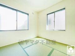 洋風和室でお子様のプレイルームや家事室、客間など多用途にご活用いただけます。