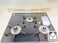 効率的な調理で週末の作り置きも時短可能な3口コンロ。